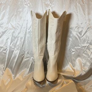 NWOT ARULA White Wide Calf 8 M Cowboy Boots